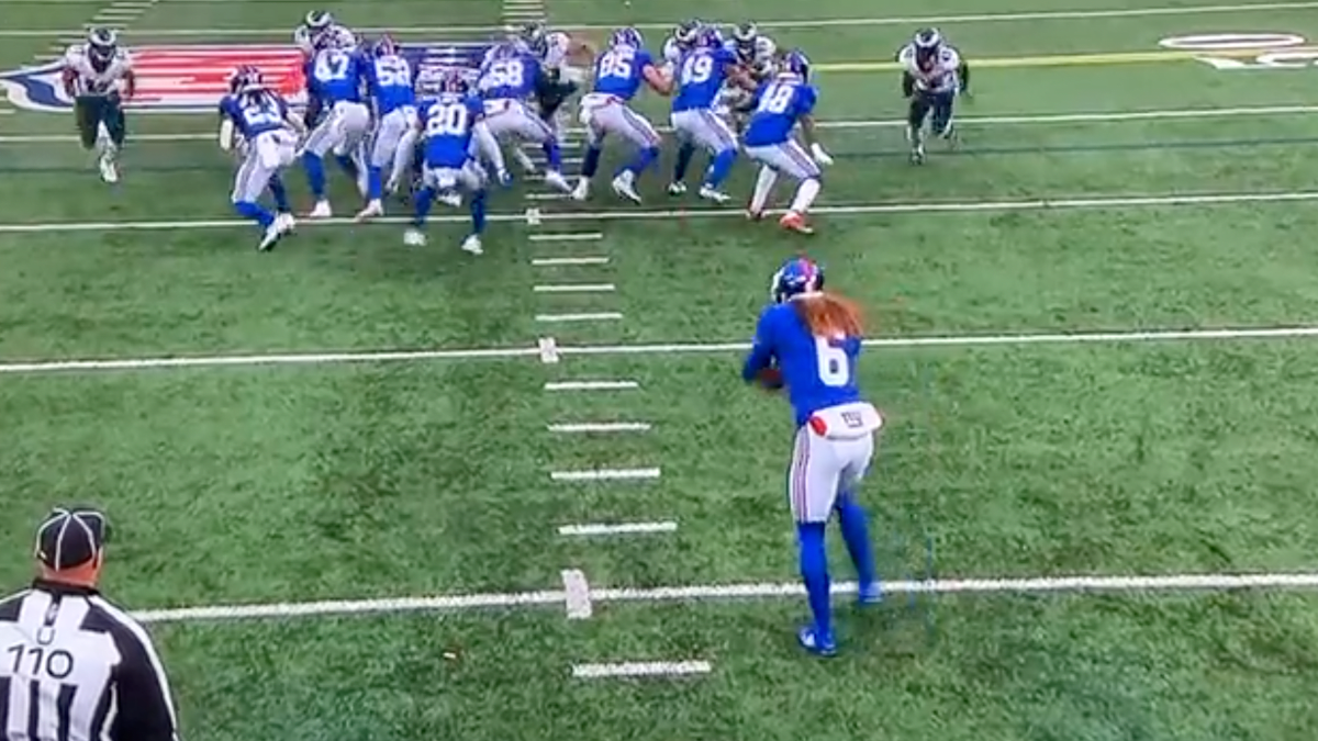 Giants Punt Somehow Goes Catastrophically Wrong