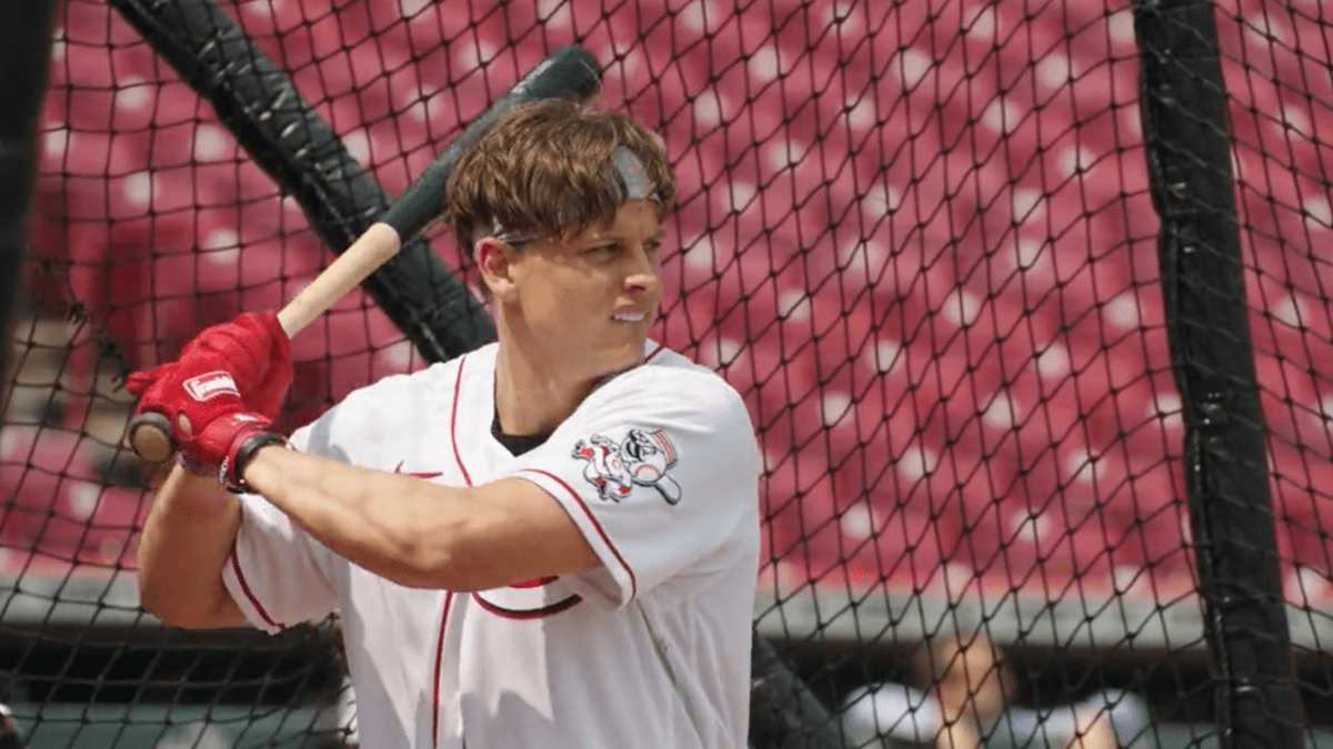 Bengals' star Joe Burrow shows off batting skills, hits bombs in Reds  practice