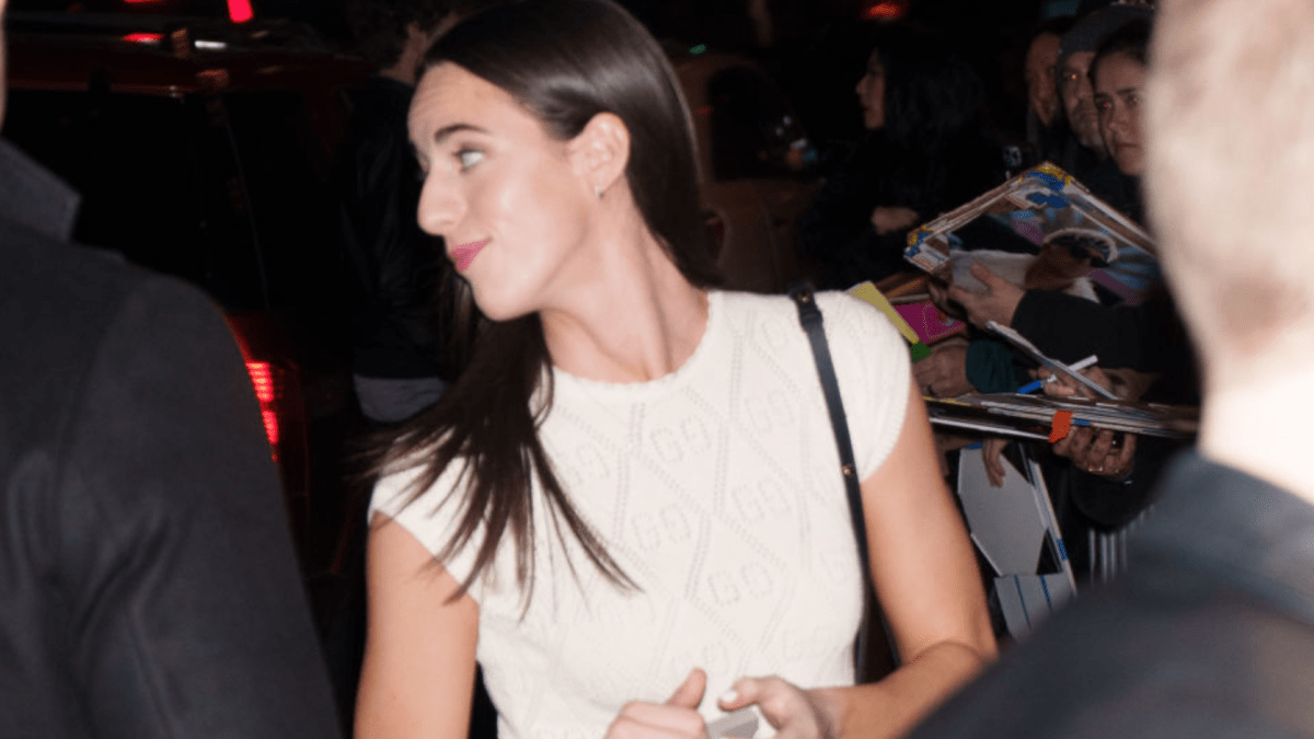 Photos: Caitlin Clark's SNL Afterparty Outfit Goes Viral - The Spun