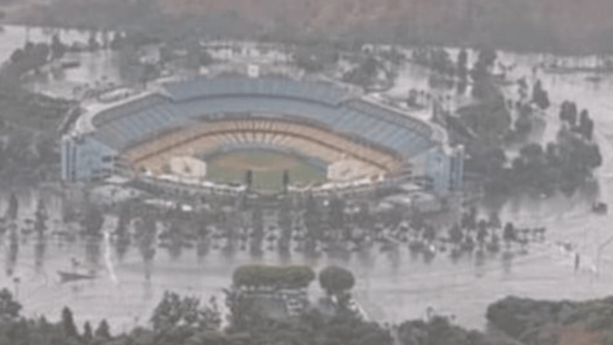 Fans Stunned By Image Of Dodger Stadium During Storm - The Spun