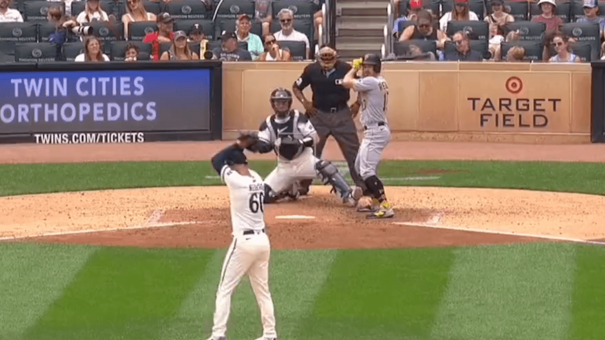 Twins News: Dallas Keuchel had awesome reaction to almost pitching a  perfect game