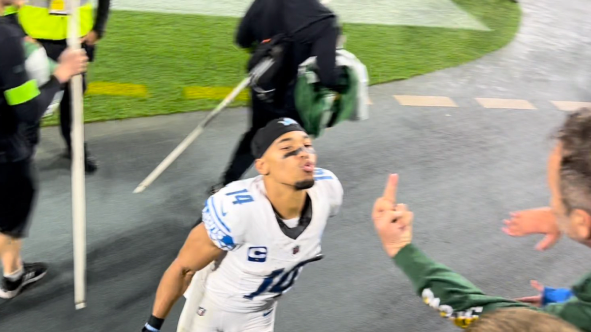 Amon-Ra St. Brown Had Perfect Response To Packers Fan Giving Him Middle  Finger - The Spun: What's Trending In The Sports World Today