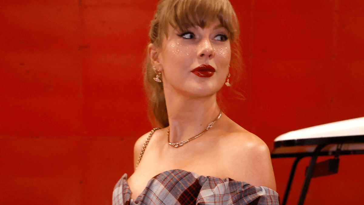 Taylor Swift Not Happy With 'Disturbing' Incident At Chiefs Game - The Spun