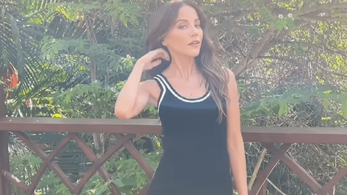 NFL Host Kay Adams Grabs Attention With Golf Course Outfit - The Spun