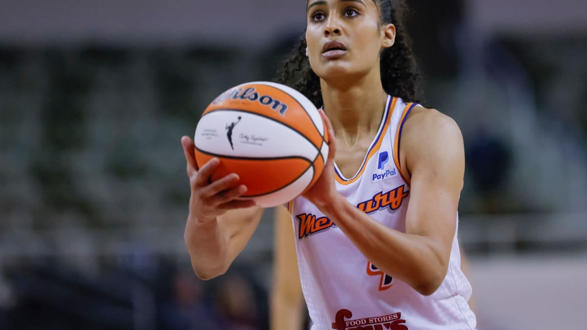 Sports World Reacts To Skylar Diggins Top Swimsuit Photos The