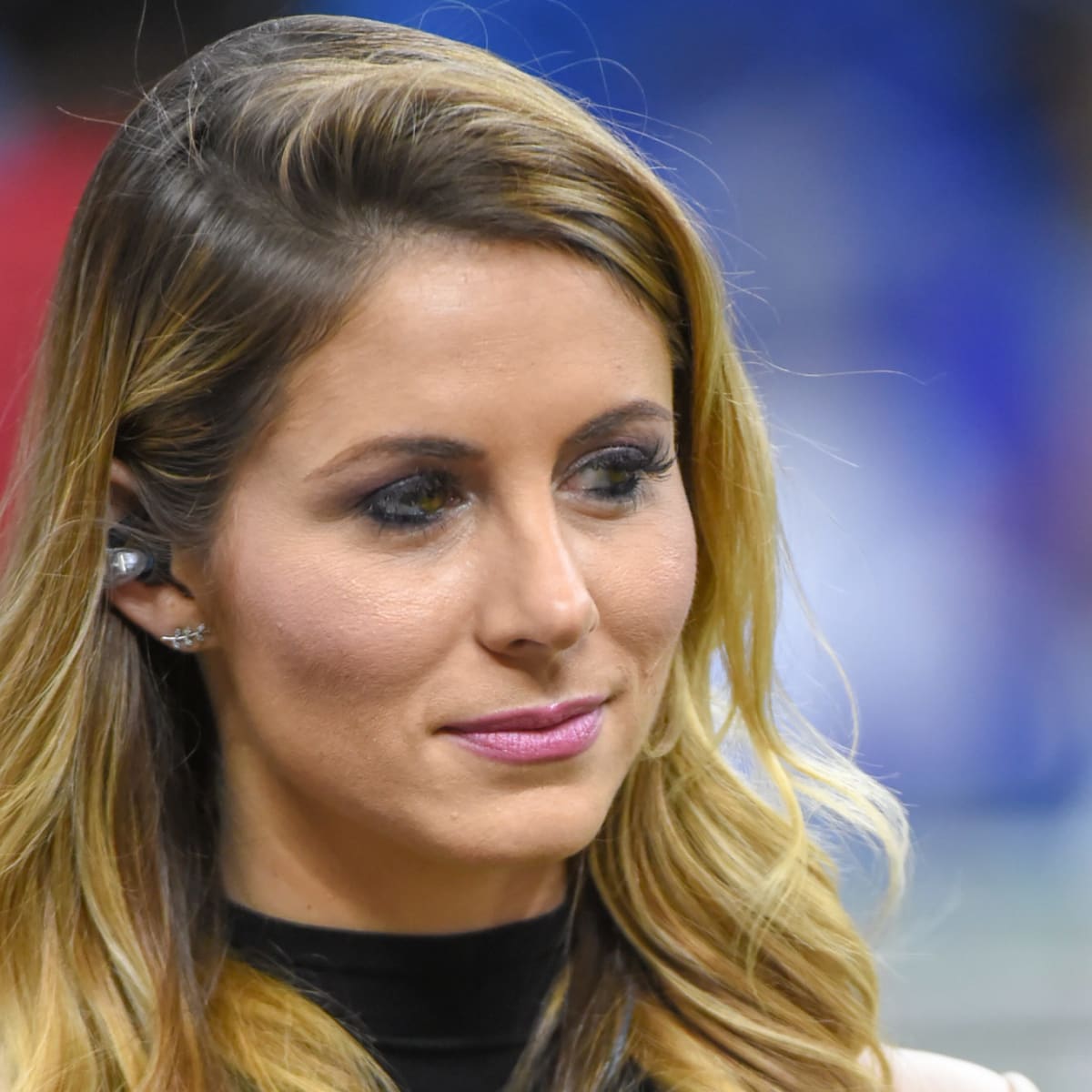 Look NFL World Reacts To Viral Laura Rutledge Video
