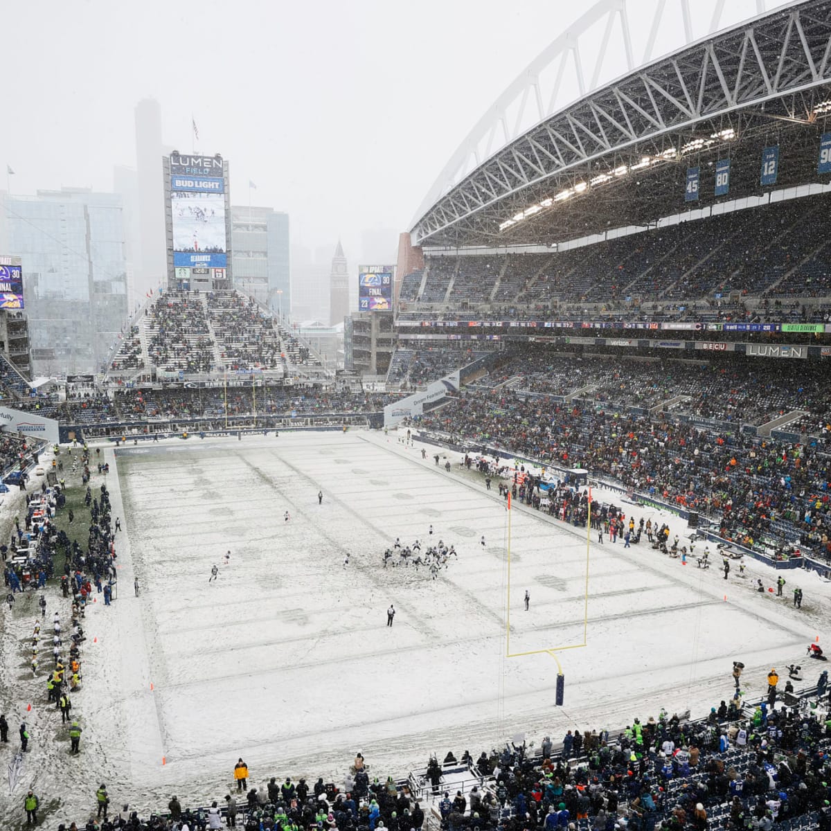 Fan Appears To Throw Snowball On Field During Bears-Seahawks Game - The  Spun: What's Trending In The Sports World Today