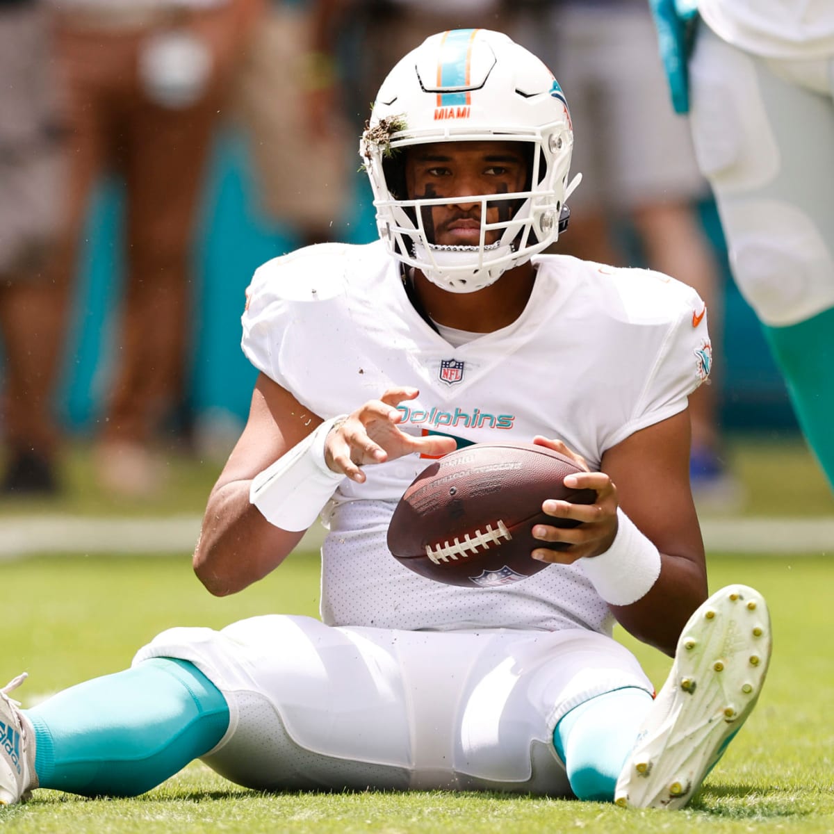 Tua Tagovailoa injury: Dolphins QB suffers ankle injury in Week 13 loss to  49ers - DraftKings Network