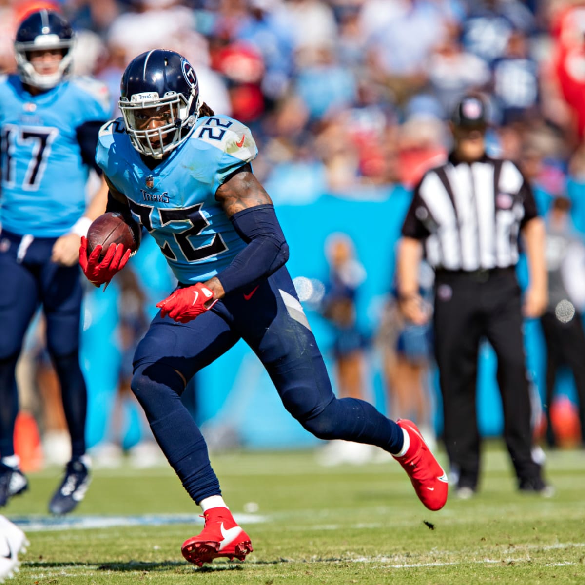 Titans Star Derrick Henry Looks Insanely Jacked This Offseason