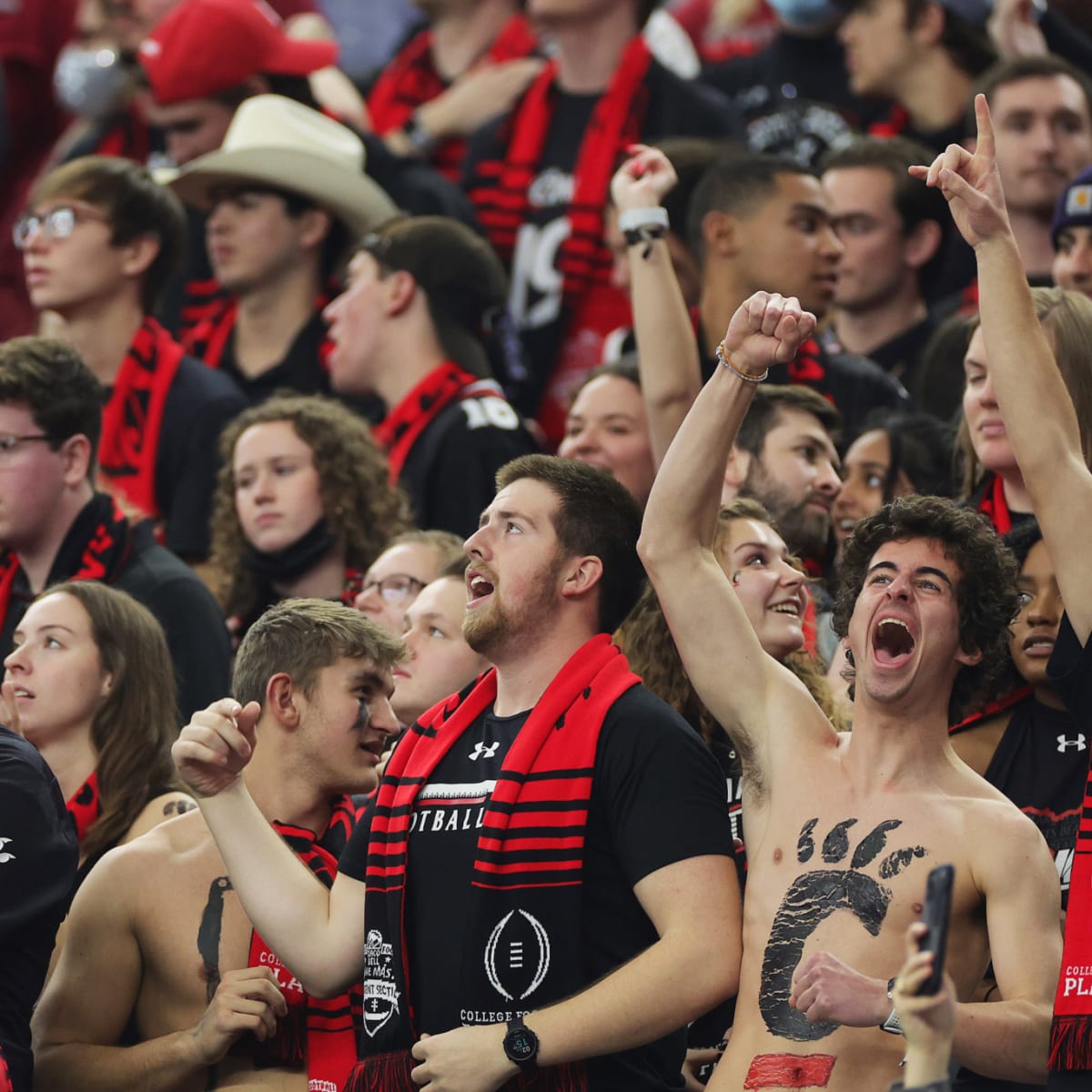 The Cincinnati Bearcats 2021 Playoff Semifinal At The Goodyear