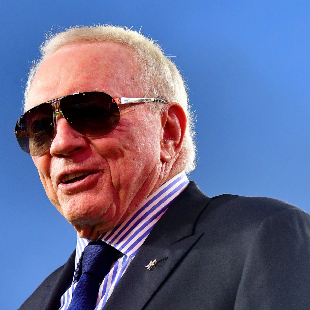 Cowboys owner Jerry Jones criticizes his team's GM  Jerry Jones