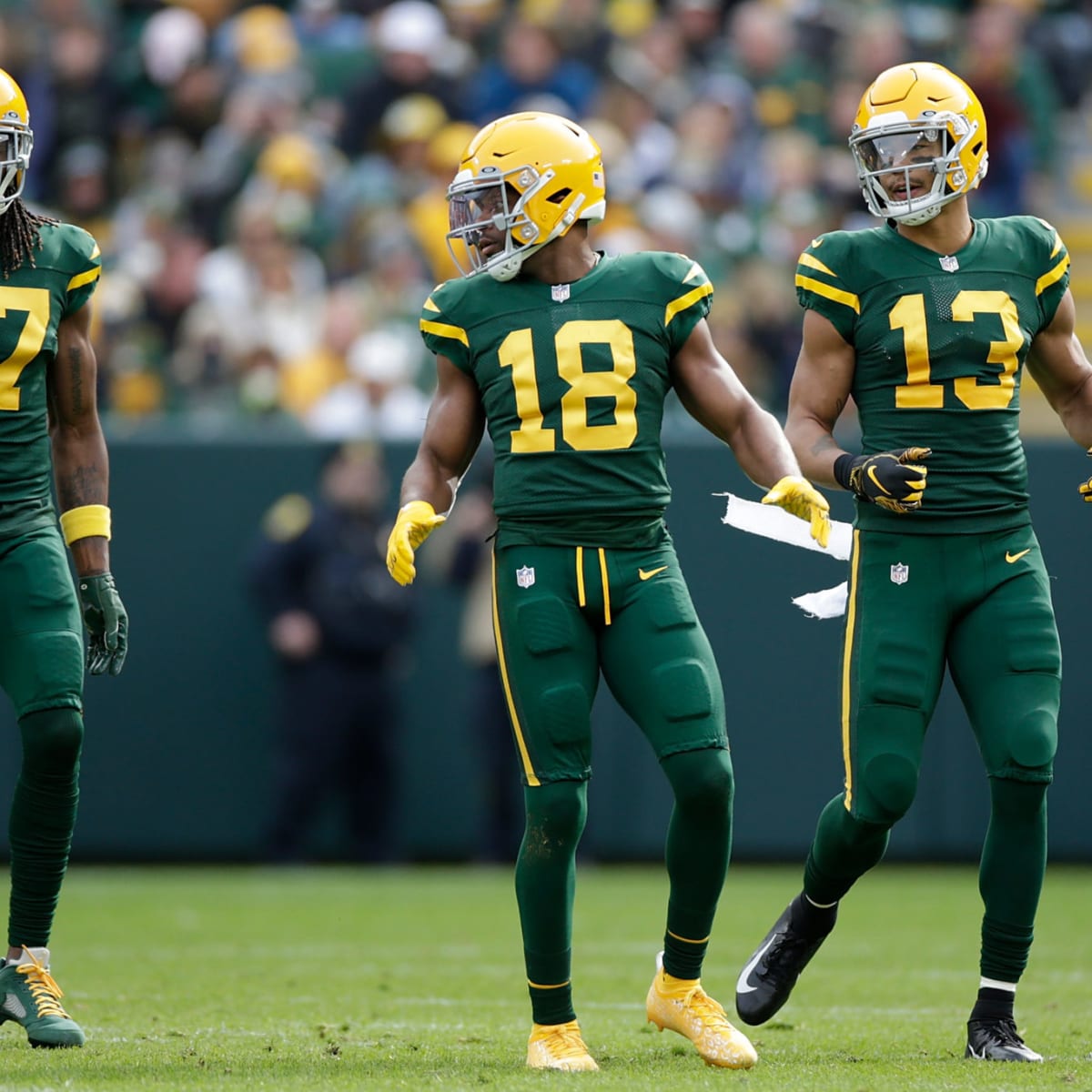 Green Bay Packers wide receiver Allen Lazard catches during