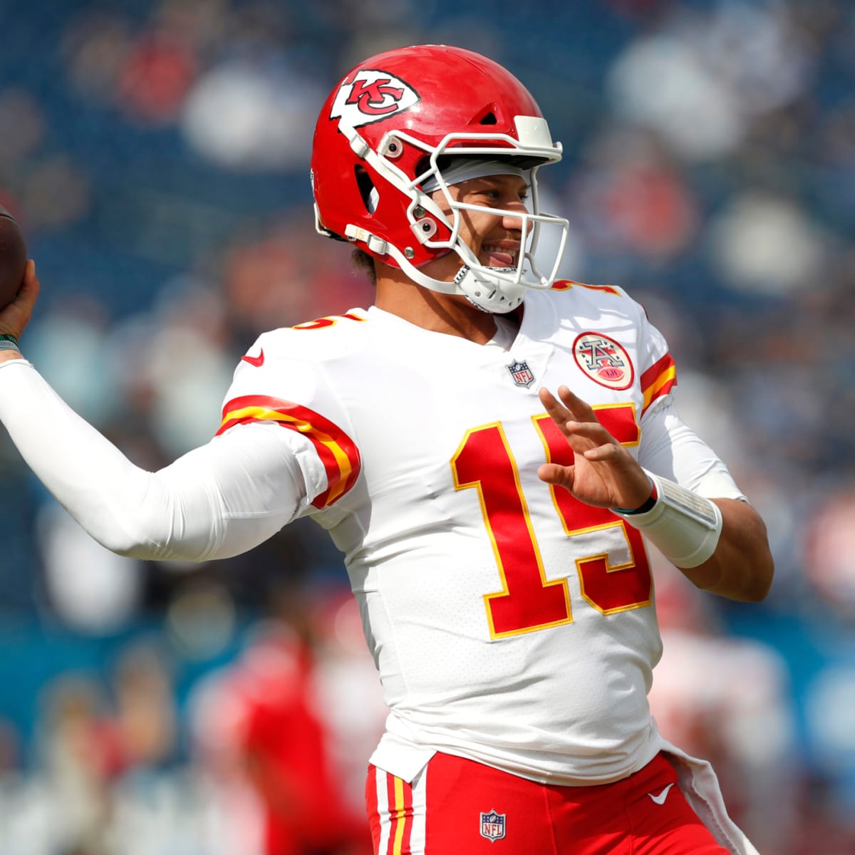 Mahomes buys Chiefs offensive linemen custom Christmas gift