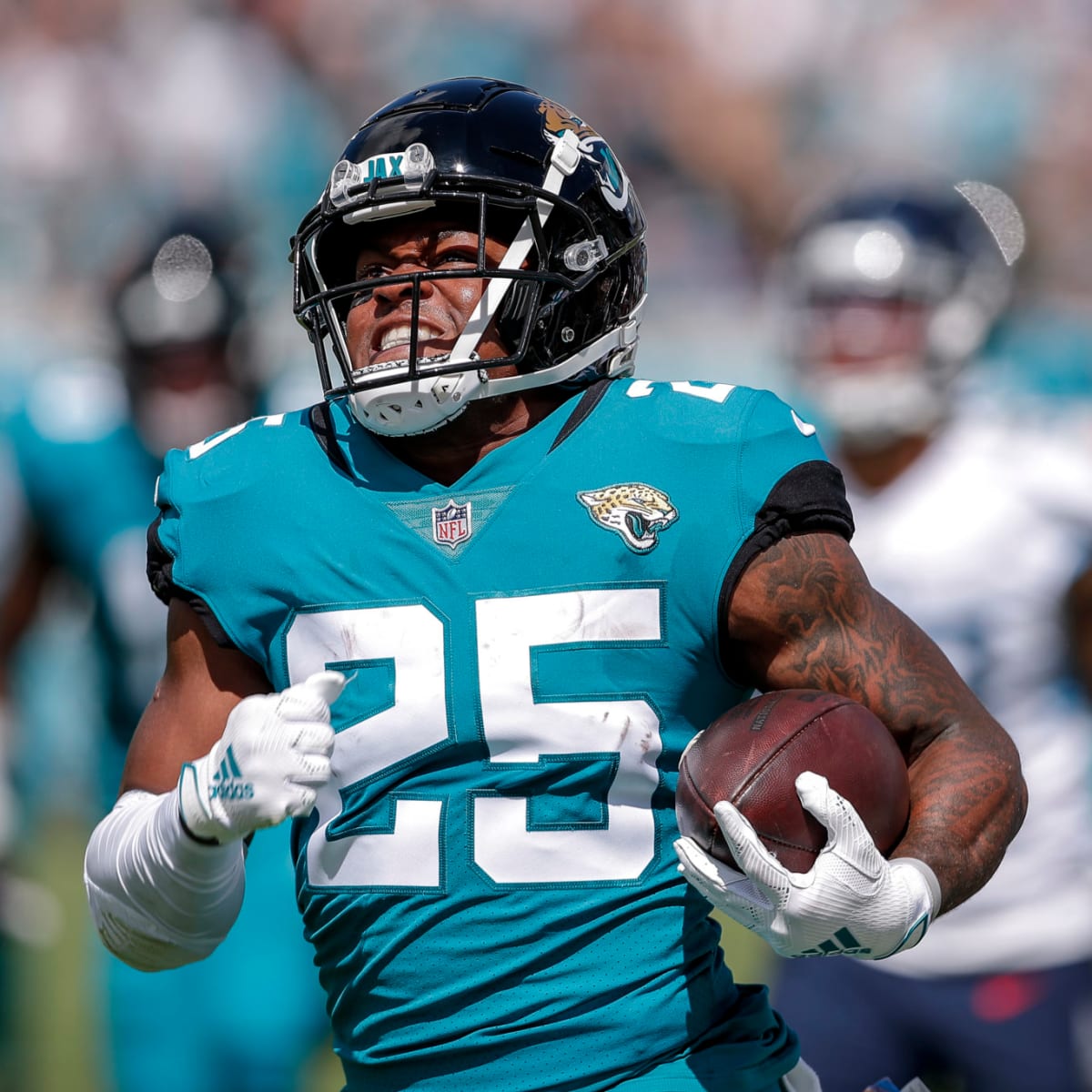 NFL Network's Ian Rapoport: New York Jets acquiring running back James  Robinson from Jacksonville Jaguars via trade