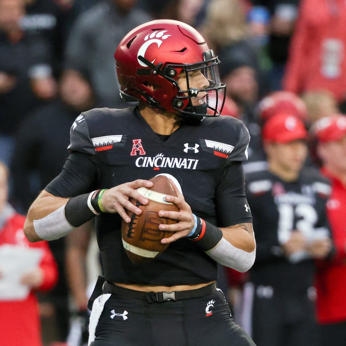 Q&A With Desmond Ridder: Cincinnati Legacy, Why He Believes He's QB1 - The  Spun: What's Trending In The Sports World Today