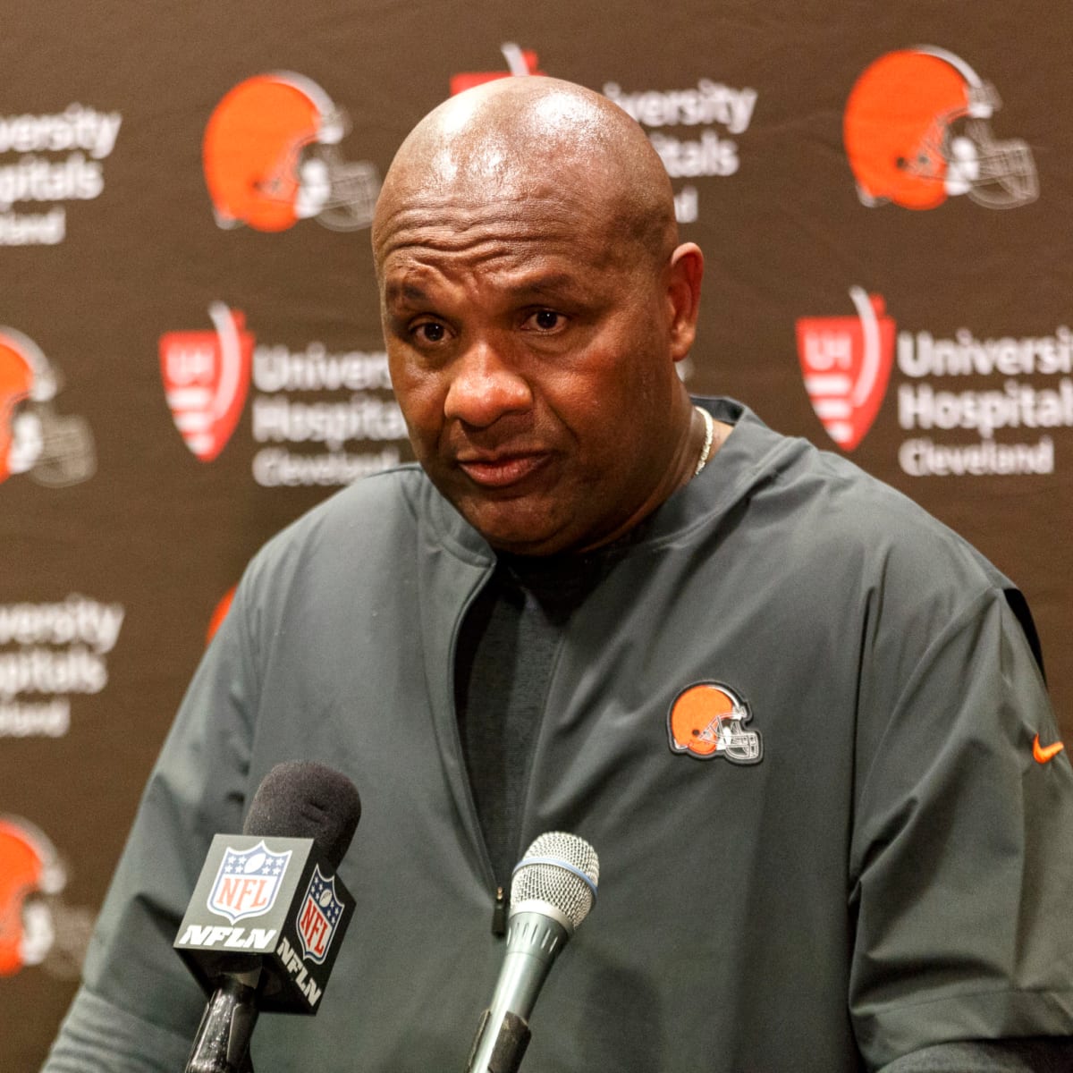 Browns coach Jackson apologizes after dismal 0-16 season