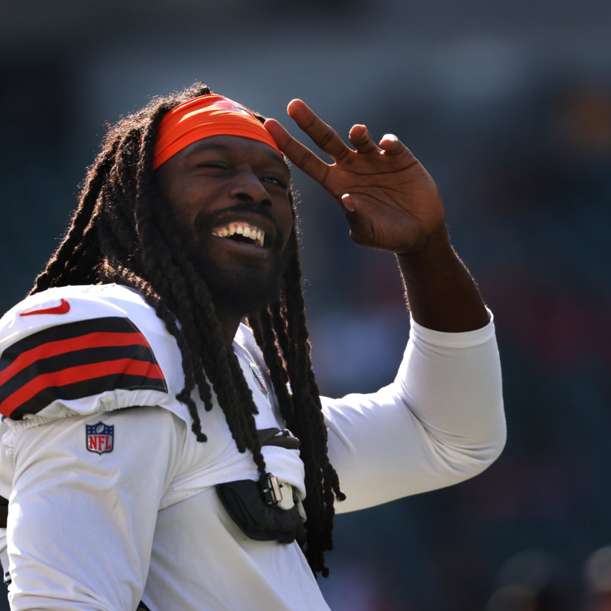 Jadeveon Clowney re-signs with Browns: DE returning to Cleveland on 1-year  deal