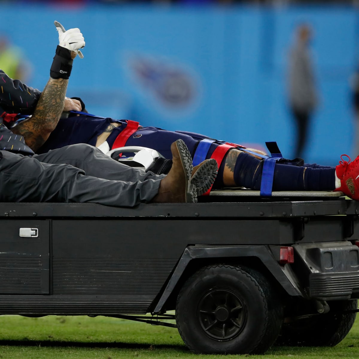 Taylor Lewan carted off with injury in Monday Night Football