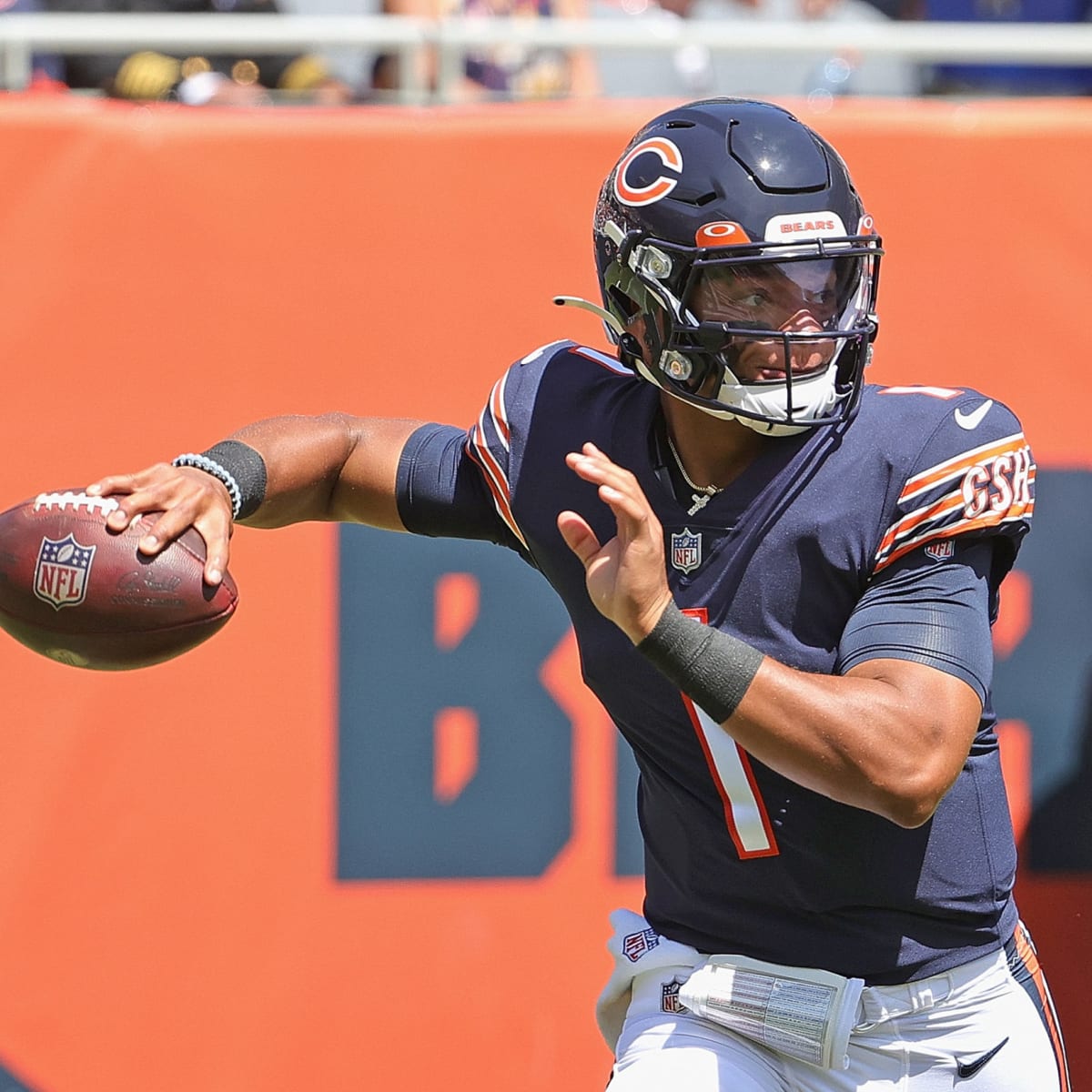 Bears QB Justin Fields elicits ultimate respect from Dolphins - Chicago  Sun-Times