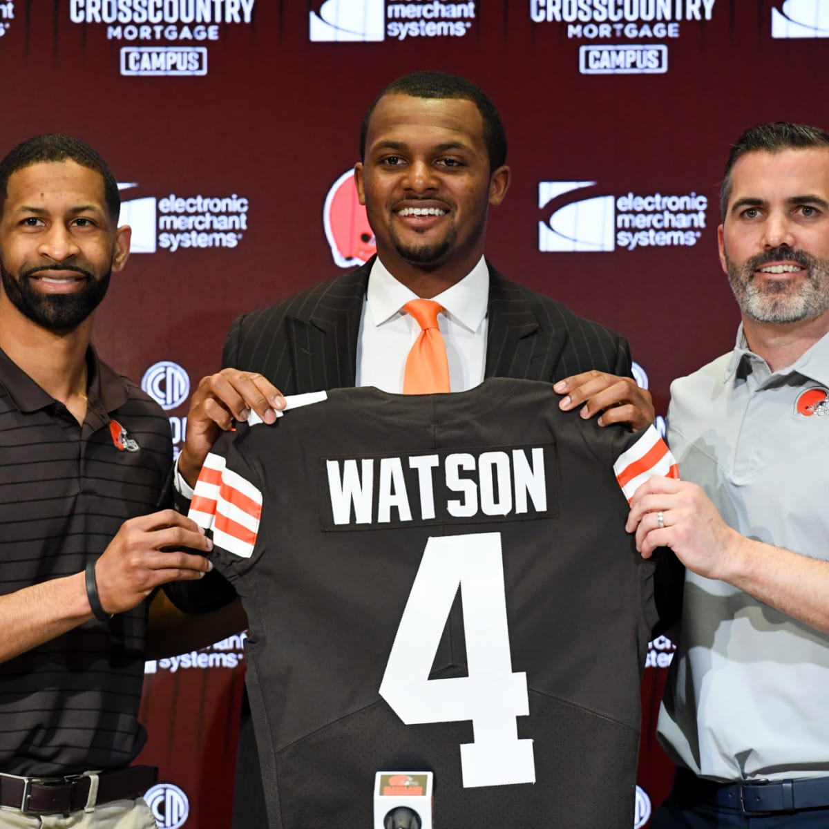 The Cleveland Browns Trade for Deshaun Watson in a Controversial  Blockbuster - WSJ