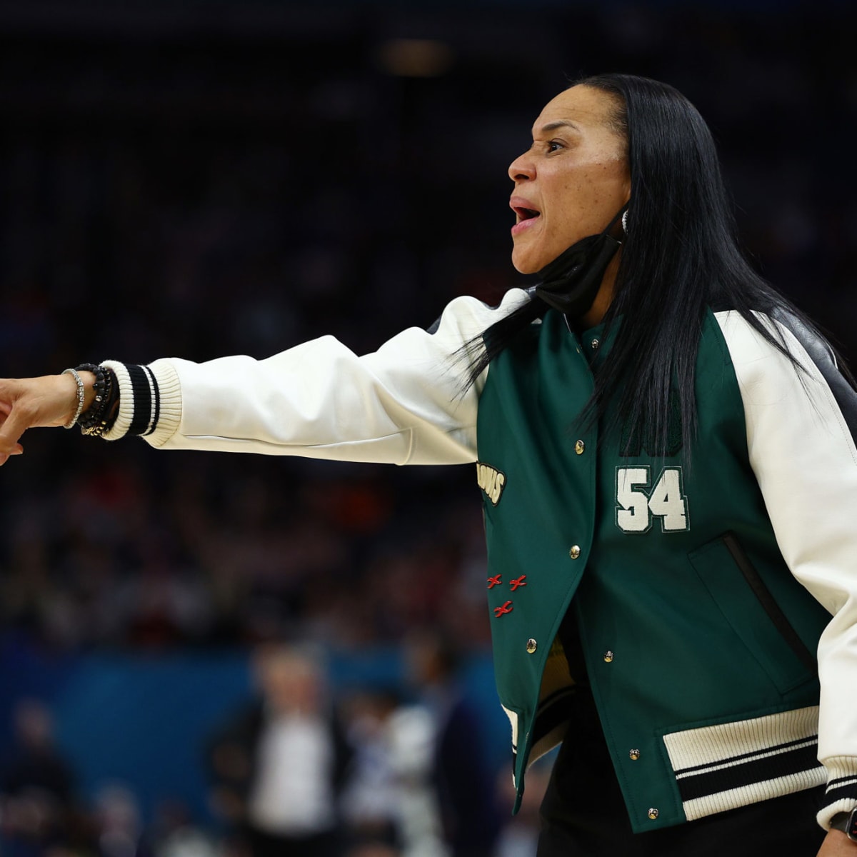 Sports World Reacts To Dawn Staley's Outfit On Sunday - The Spun: What's  Trending In The Sports World Today