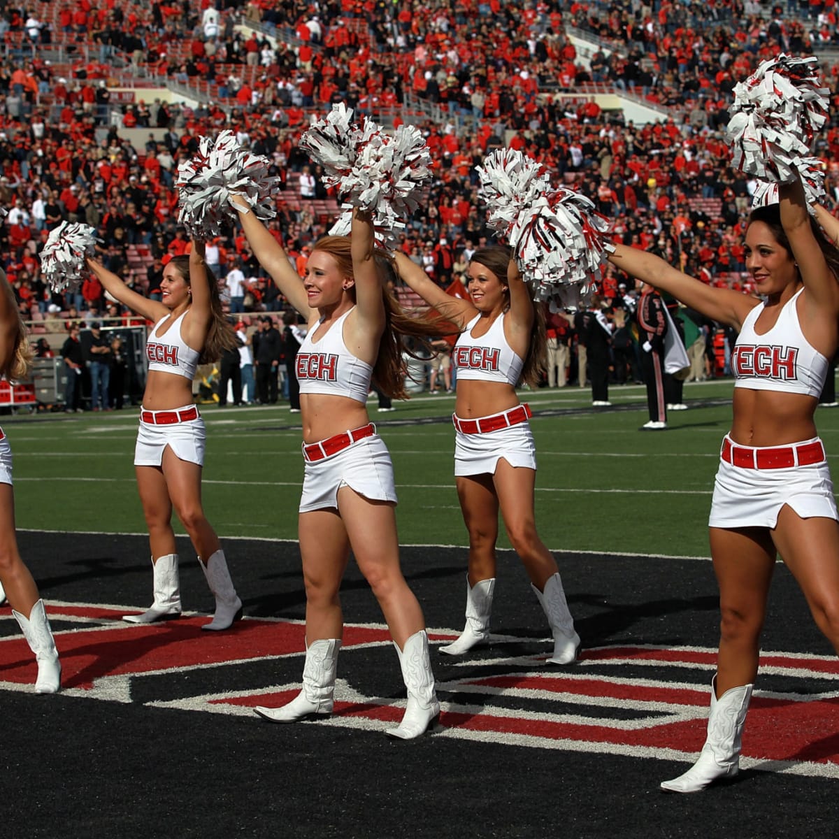 SH*T! Kansas City Cheerleader Gets DESTROYED by Camera Man. 