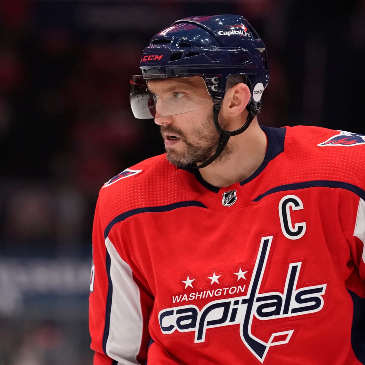 Capitals' Alex Ovechkin reaches 800 career goals with hat trick