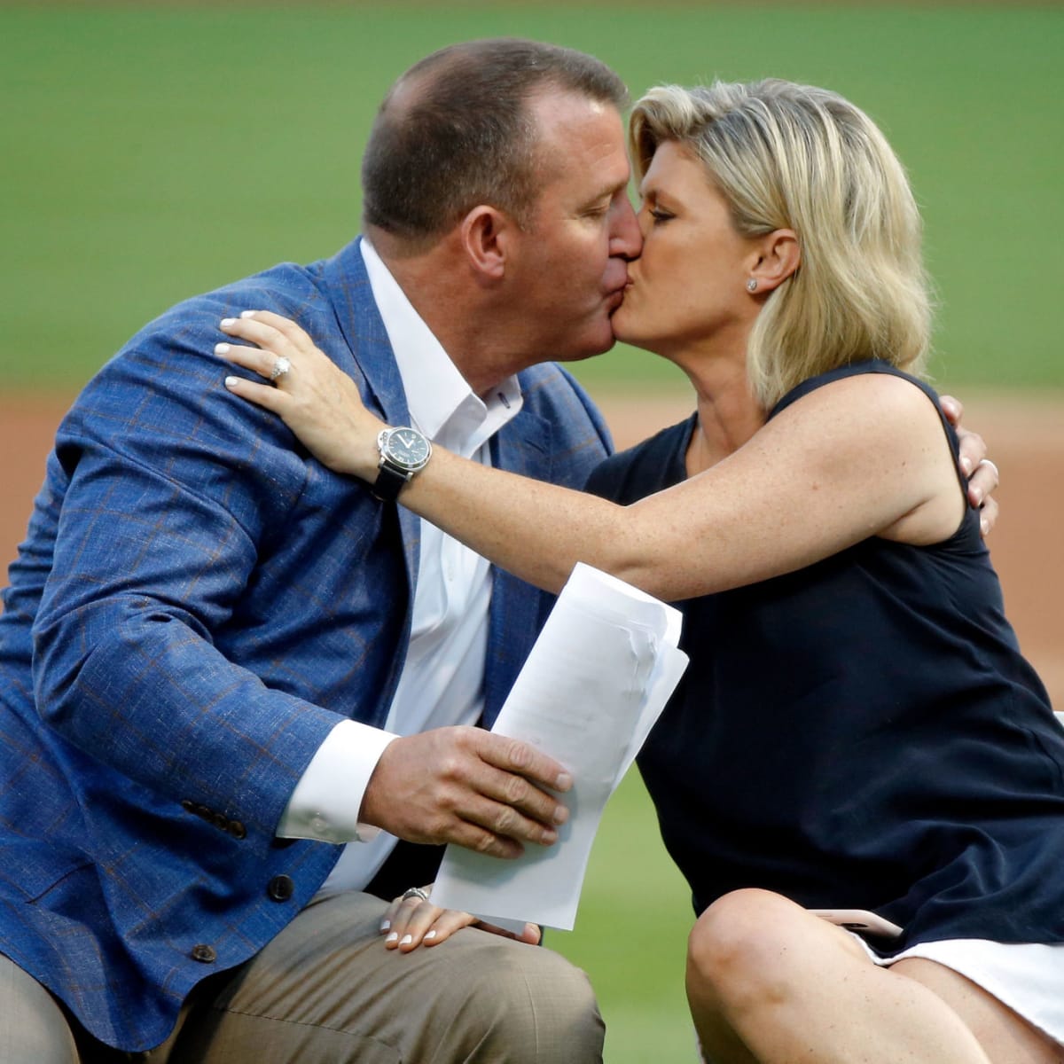 Andrea Thome, wife of Jim Thome, cancels Browns season tickets after  Deshaun Watson trade: 'I believe women'