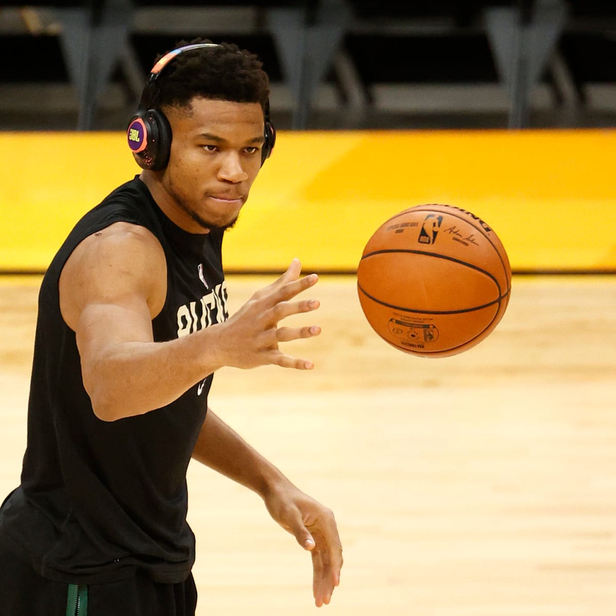 Milwaukee Bucks: Giannis Antetokounmpo Reveals Why He Never Wears