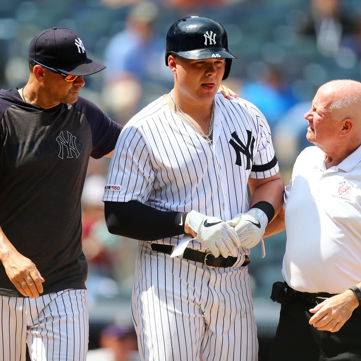 Yankees: Luke Voit looks gimpy rounding bases after monster home run