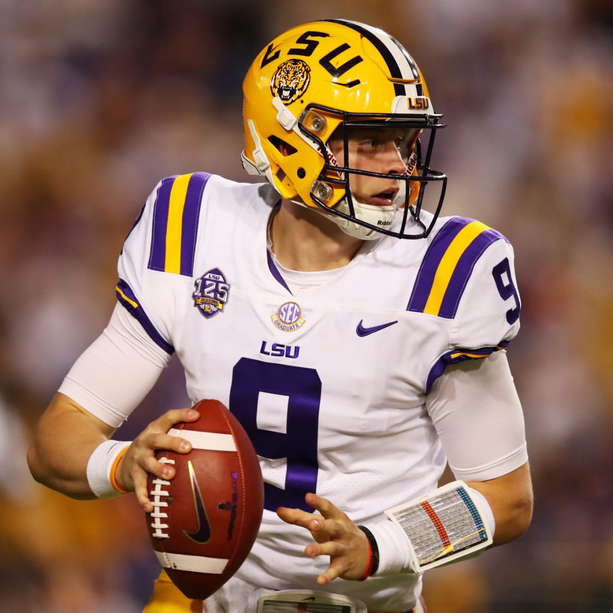 Joe Burrow surprises LSU professor with signed jersey, essay from