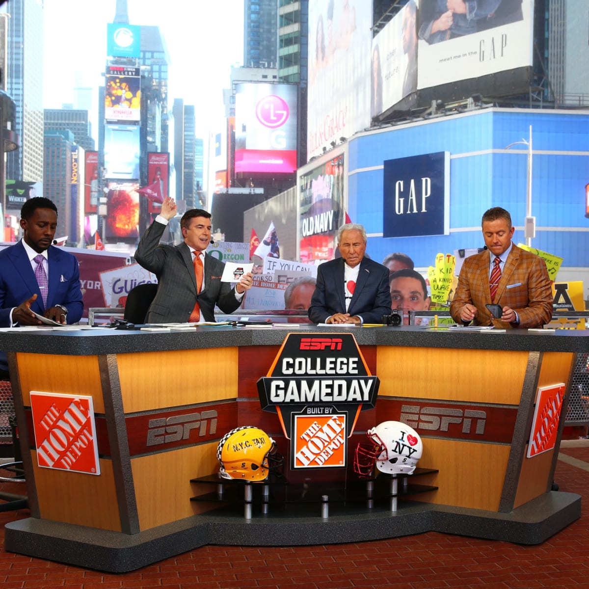 ESPN College GameDay makes their picks for week 9 including Notre Dame at  Syracuse