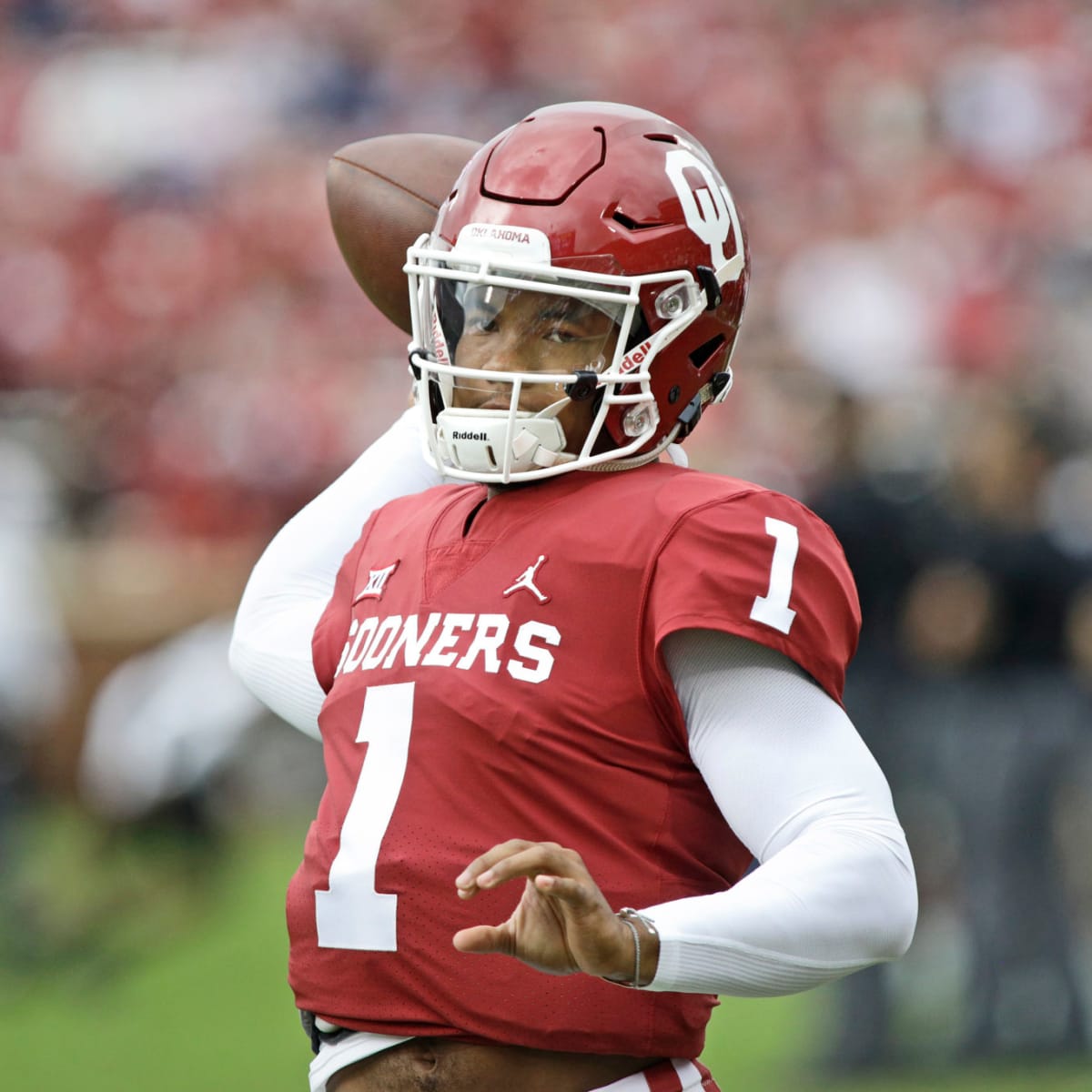 Oklahoma Sooners quarterback Sam Bradford warms up prior to the