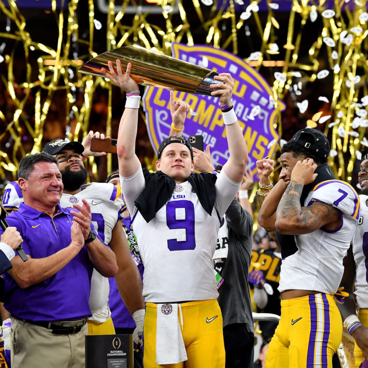 Joe Burrow gifts championship jersey to Michael Thomas