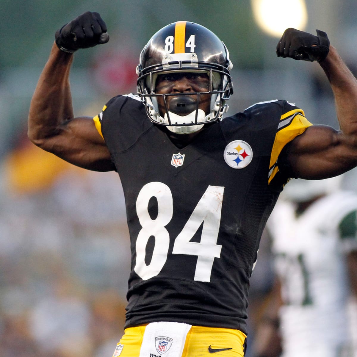 Antonio Brown: Superstar Wide Receiver (NFL Superstars): St. Sauver,  Dennis: 9781532119804: : Books