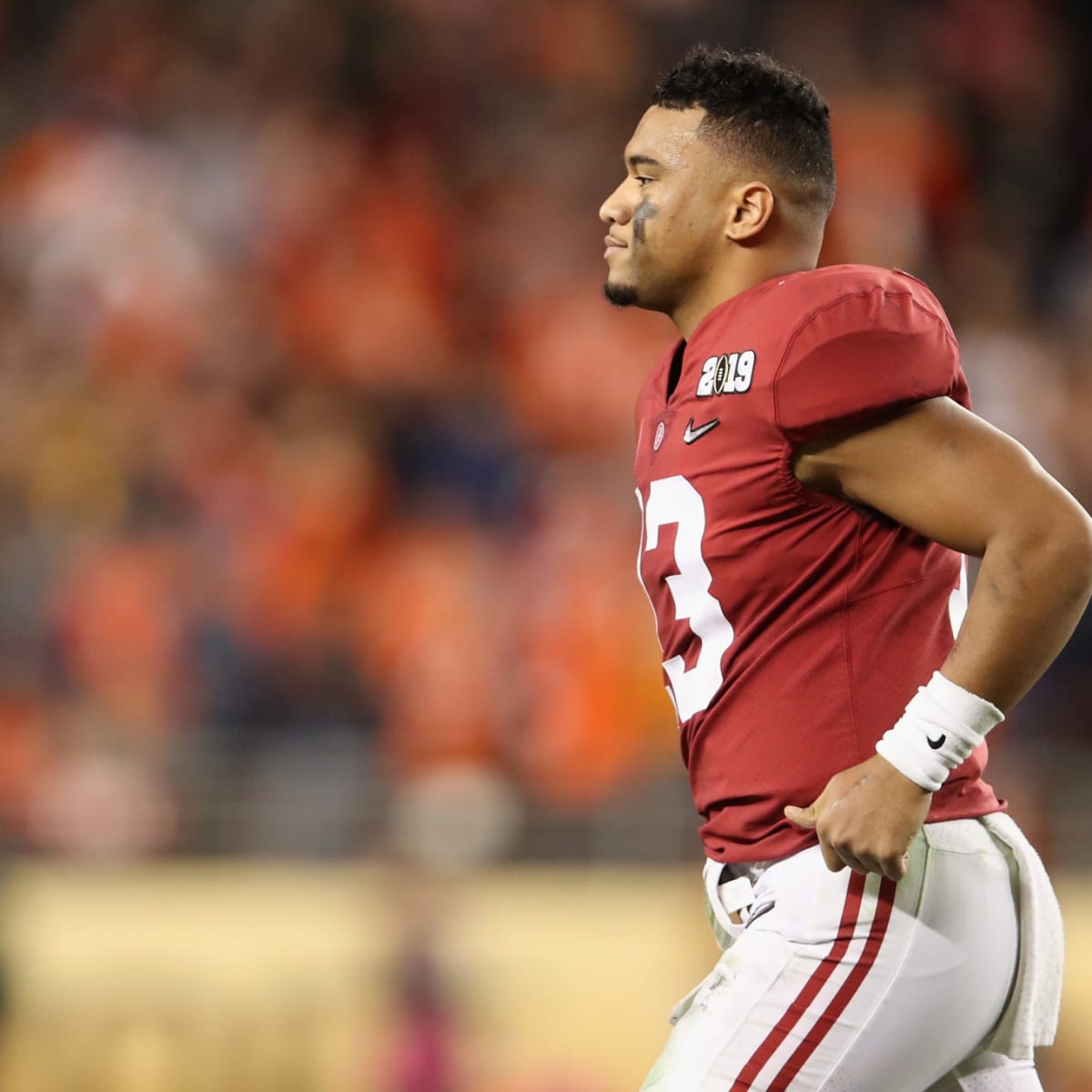 Tua Tagovailoa leaves game after hit to his right knee in Alabama win over  Mississippi St.