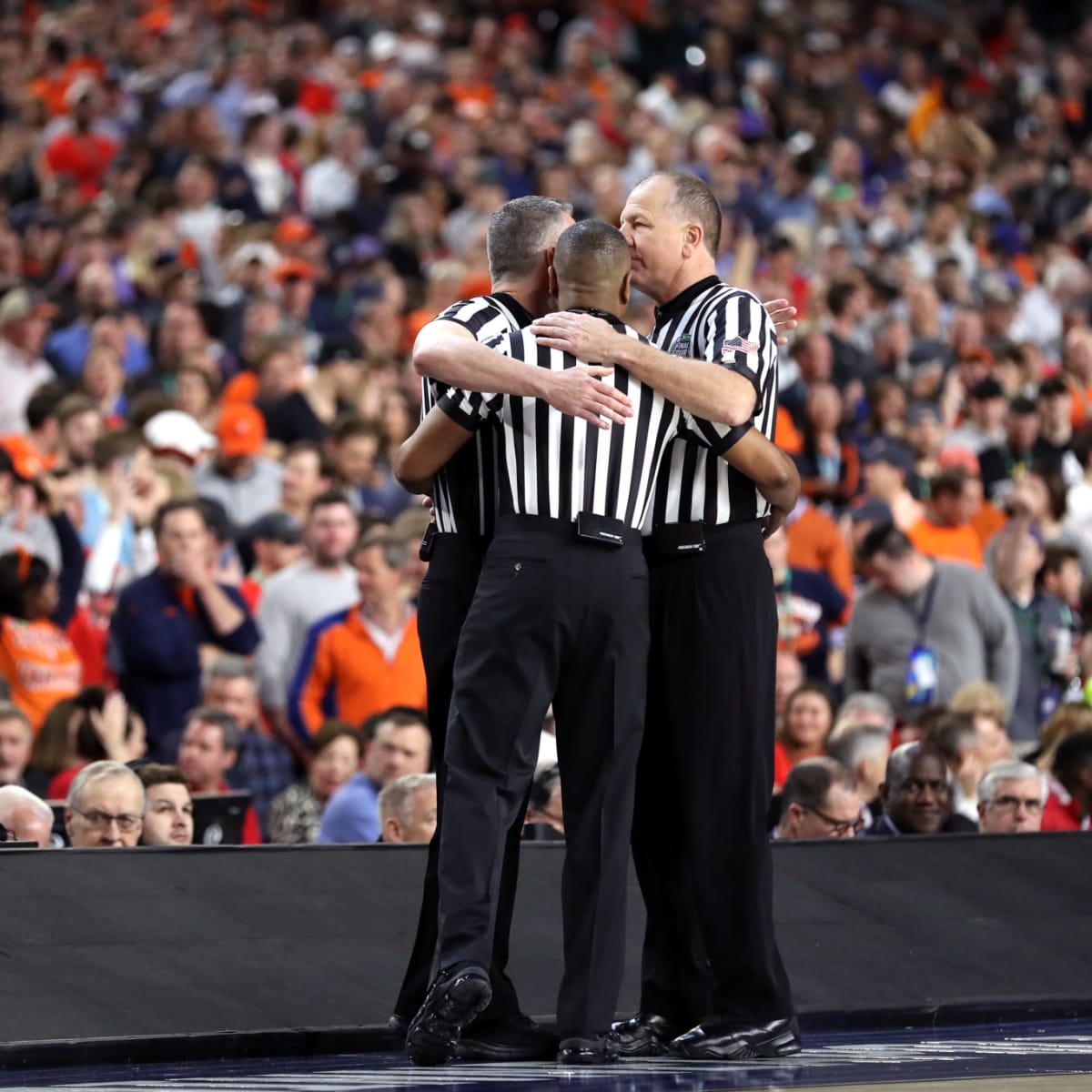 A referee's terrible call spoiled a wild Division III buzzer-beater