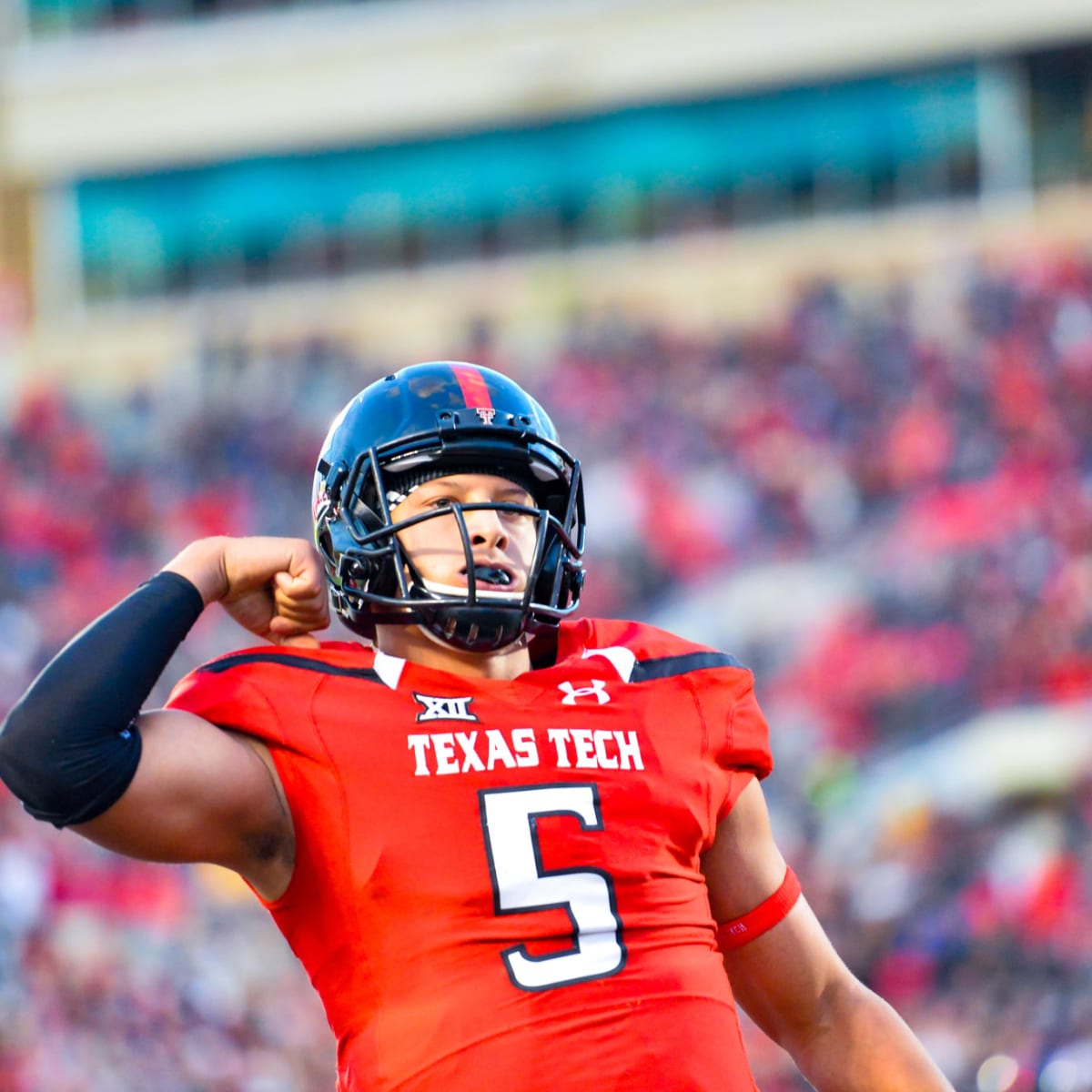 Patrick Mahomes Takes Pics With Texas Tech Fans at Big 12 Tourney