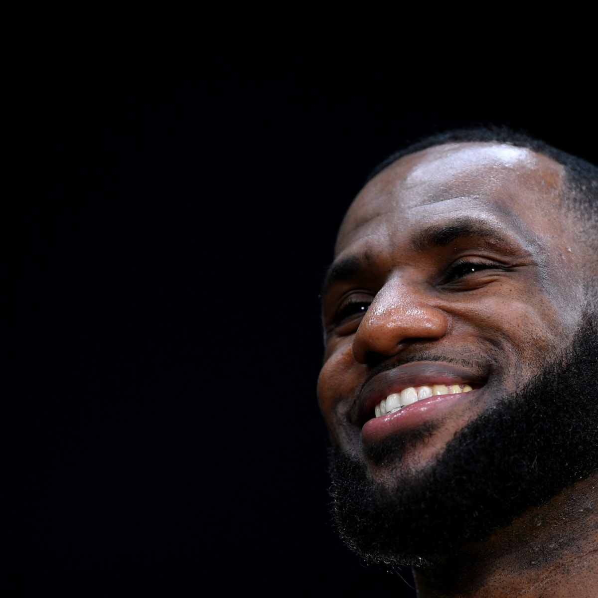 LeBron James wears Colin Kaepernick shirt to Lakers preseason game