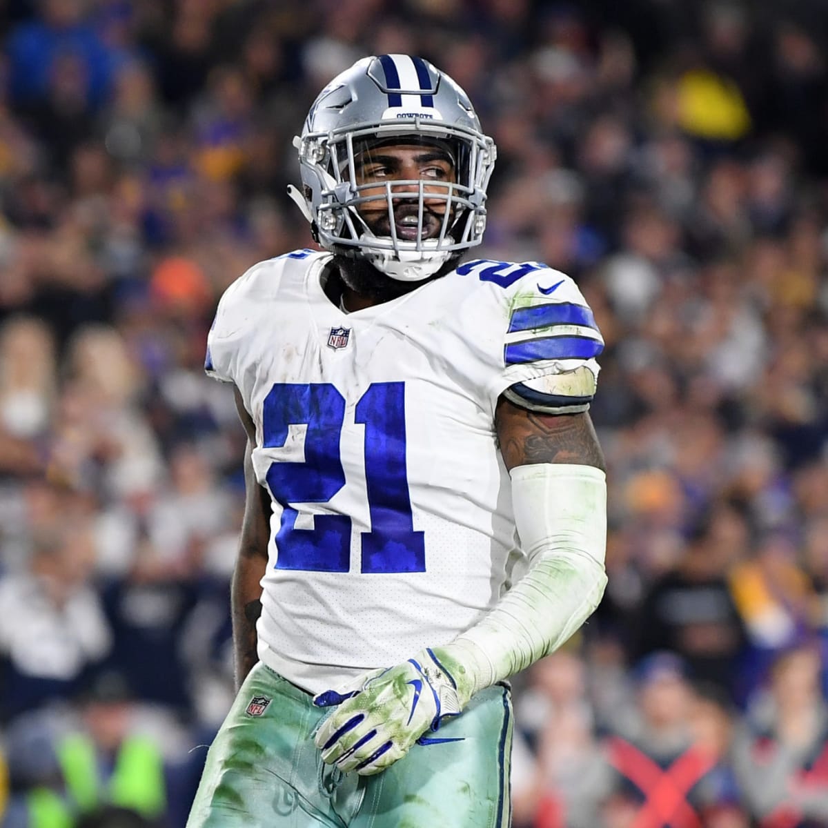 Dallas Cowboys running back Ezekiel Elliott (21) in action during an NFL  football game against the Washington Commanders, Sunday, Oct. 2, 2022, in  Arlington. (AP Photo/Tyler Kaufman Stock Photo - Alamy