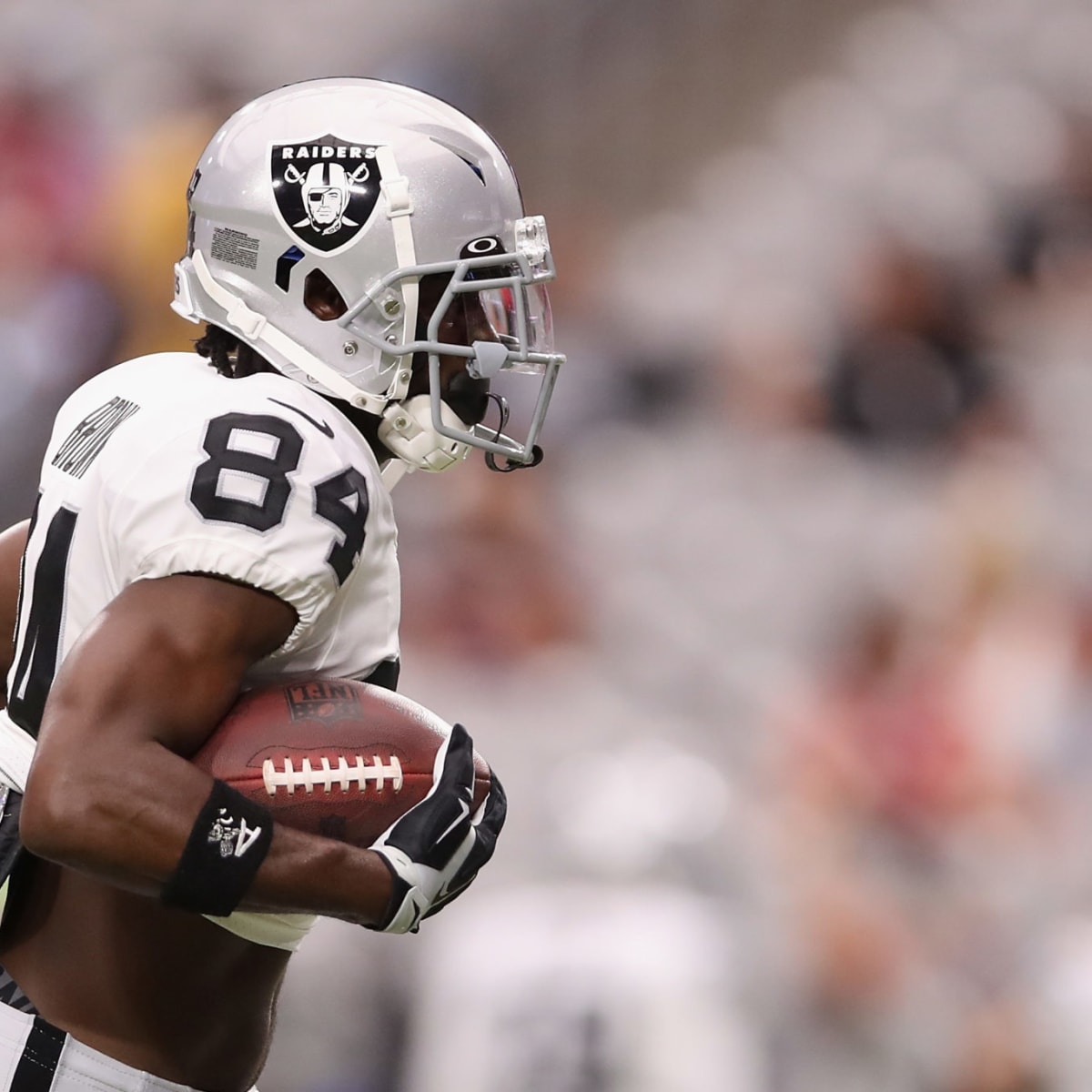 Reports: Patriots sign Antonio Brown hours after Raiders cut ties