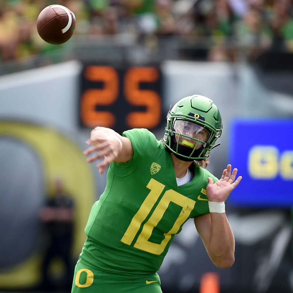 Chargers quarterback Justin Herbert's new haircut garners attention 