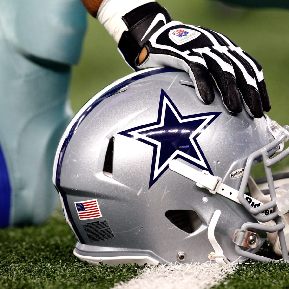 NFL Fans Praying For Hospitalized Cowboys Coach - The Spun: What's