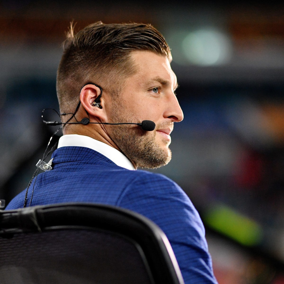 Tim Tebow pokes fun at New York Jets while preaching Easter sermon