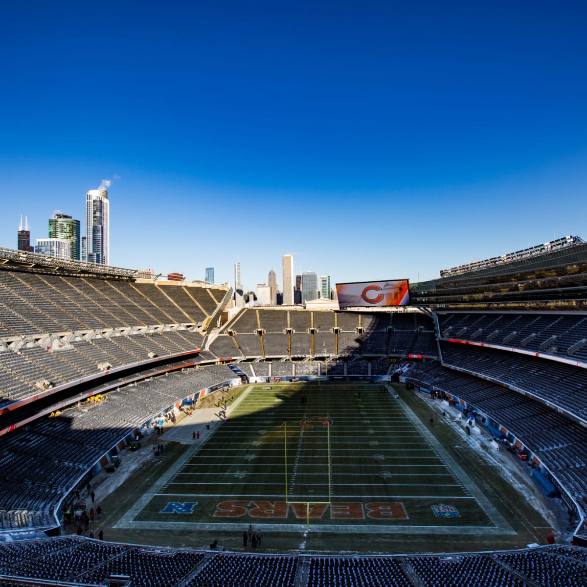 DVIDS - Images - Chicago Bears honor veterans at home game [Image