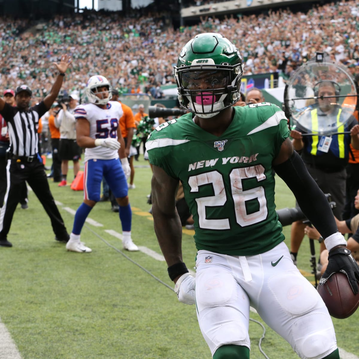 In New York, Jets stud Le'Veon Bell finds official NFL freedom