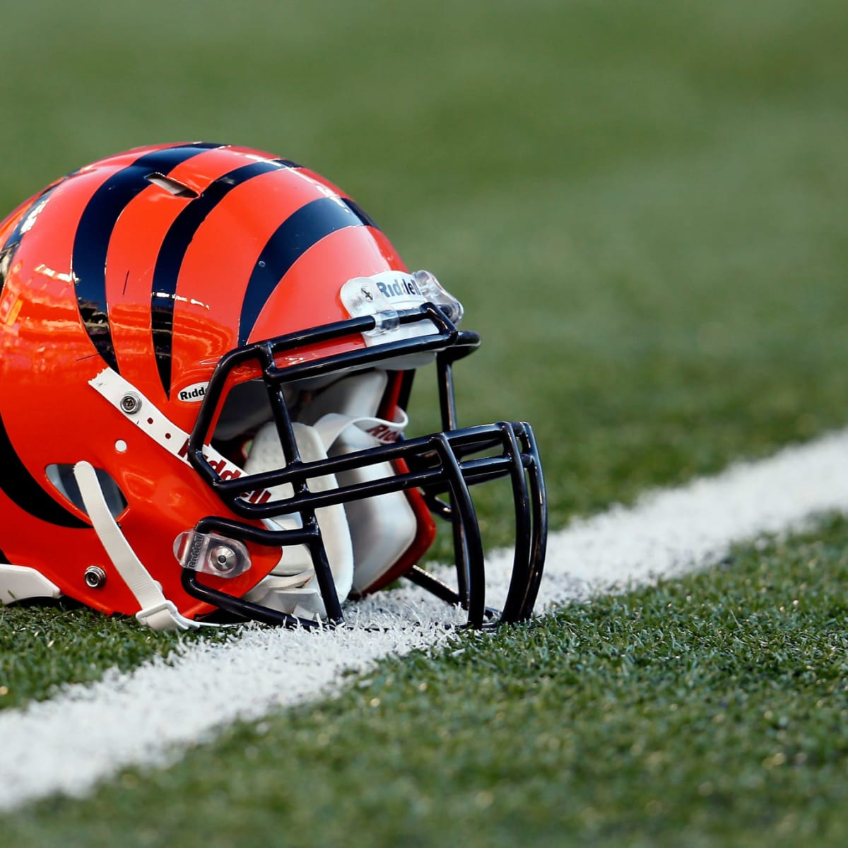 Cincinnati Bengals Football Helmet w/ Bengal Tiger Logo Type Die-Cut MAGNET