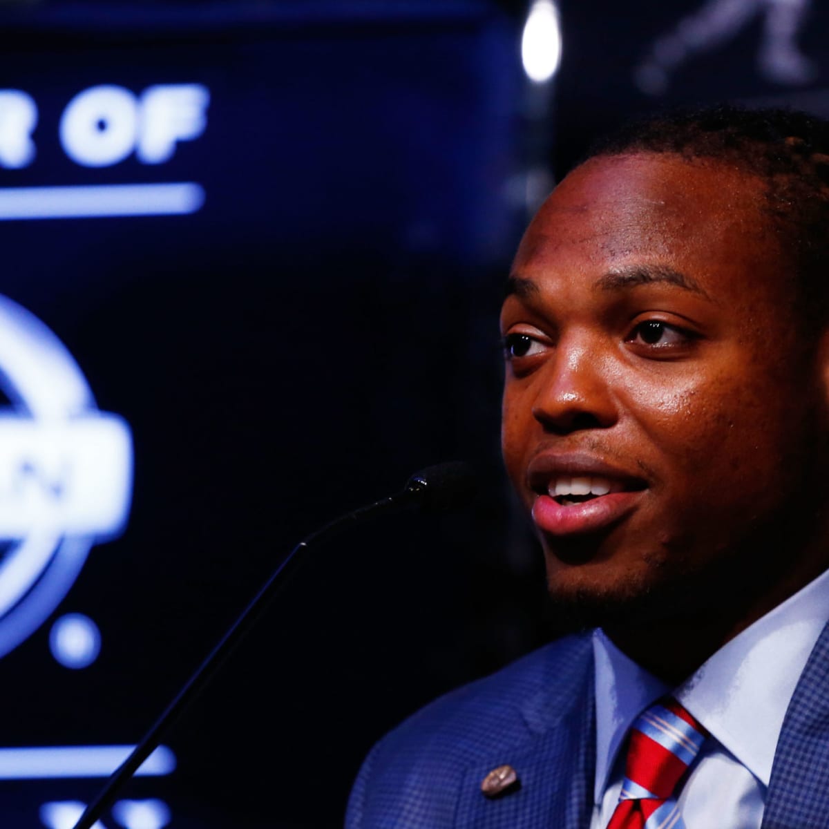 Look: NFL Fans Are Loving Derrick Henry's T-Shirt Choice - The