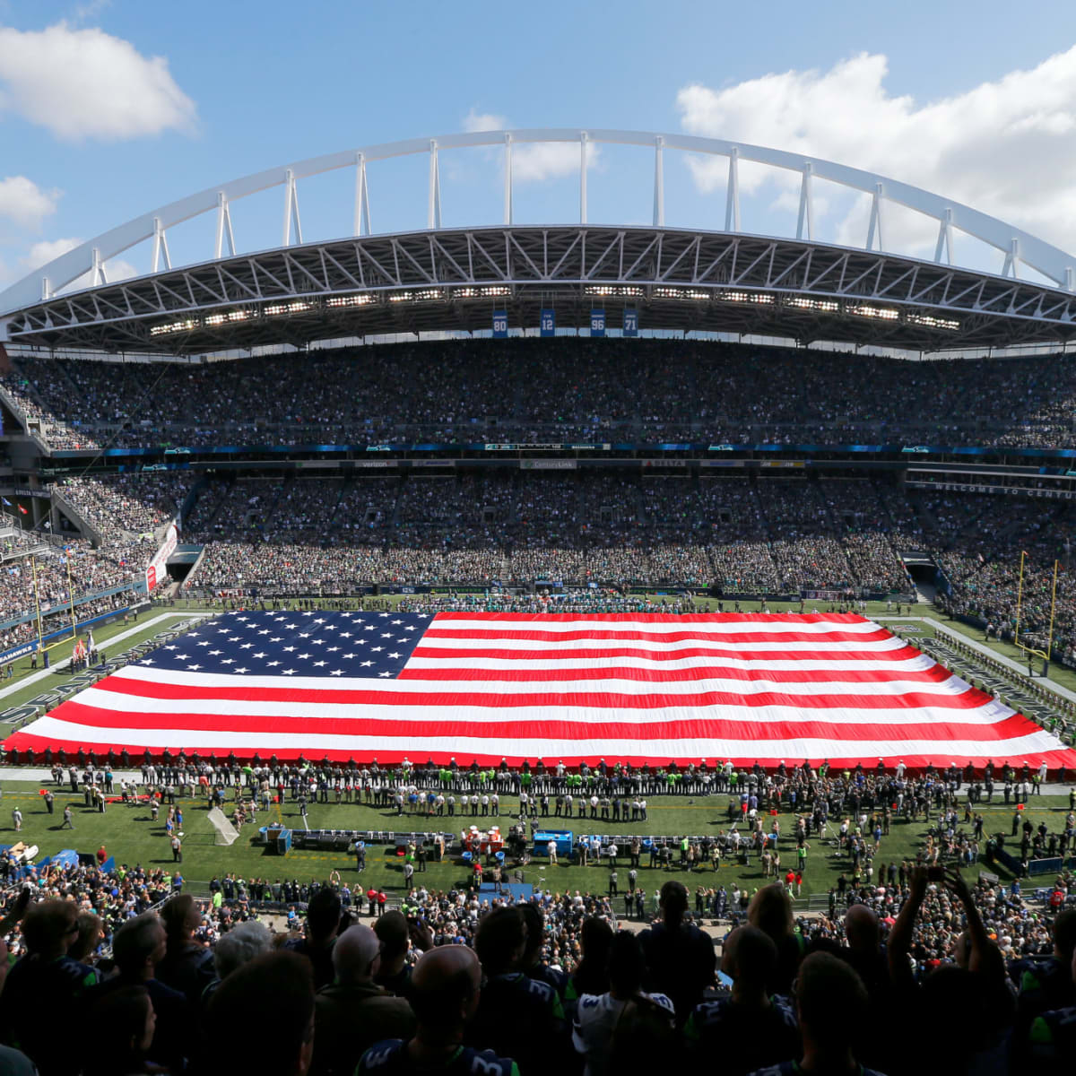 Seahawks to allow full crowds at Lumen Field next season