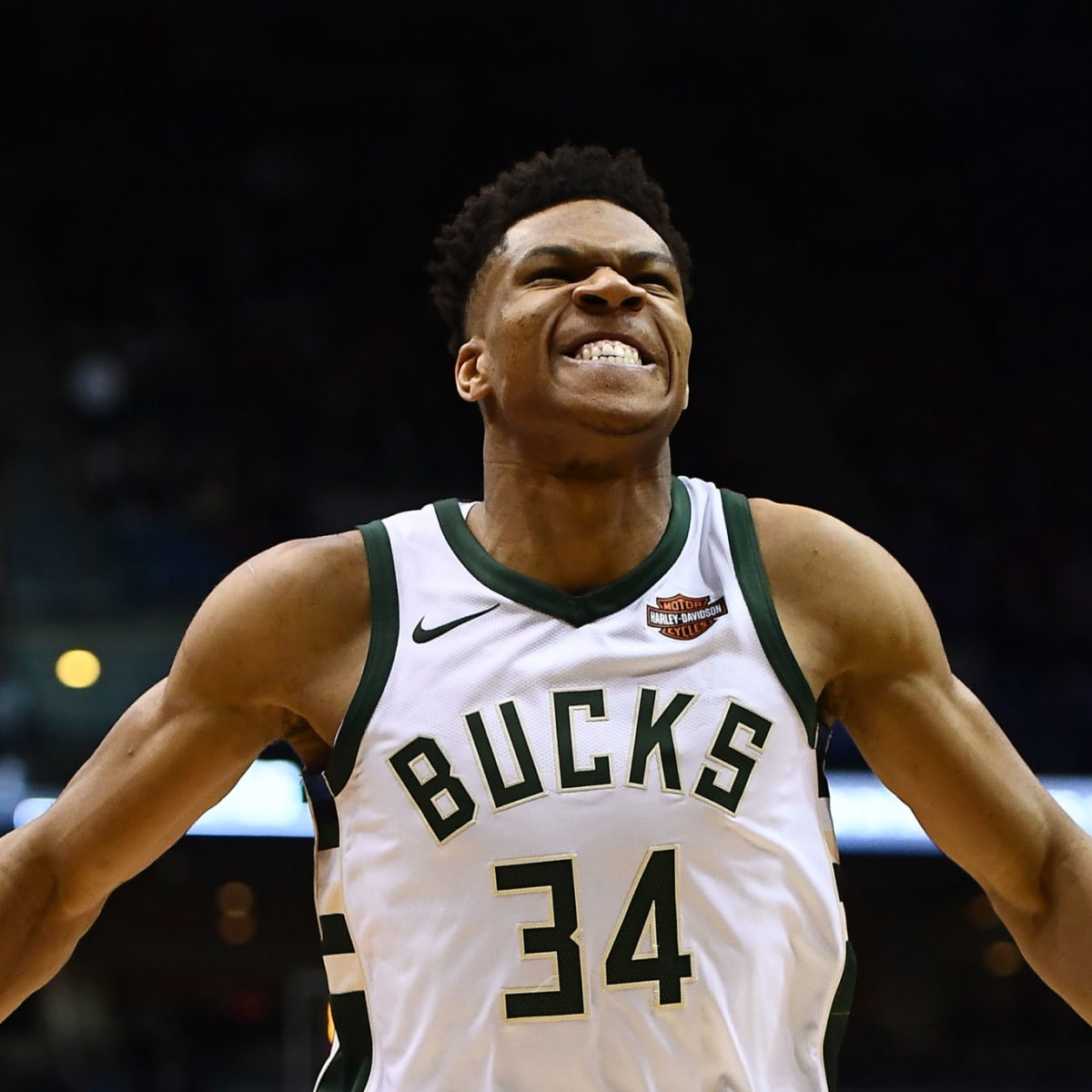 Giannis Antetokounmpo and the Milwaukee Bucks are squashing potential drama  over his contract, and NBA opponents, with aplomb - The Athletic
